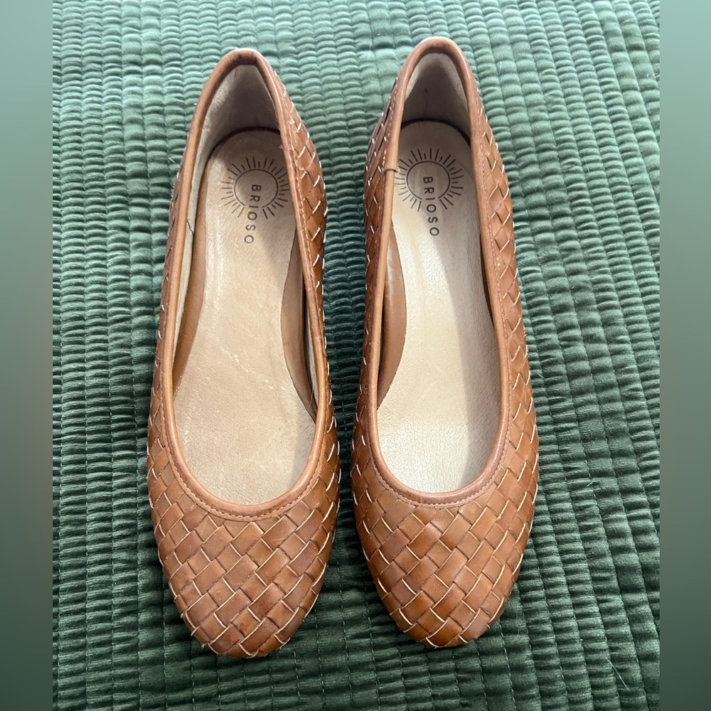 Brioso Women's Brown Woven Loafers